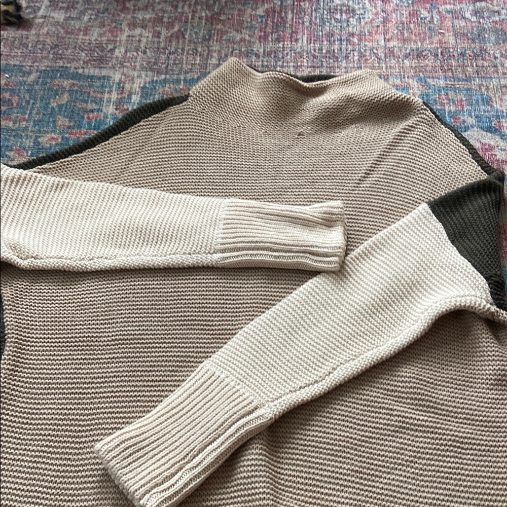 RDI Cream and Black Crew Neck Sweater with Ribbed Detailing